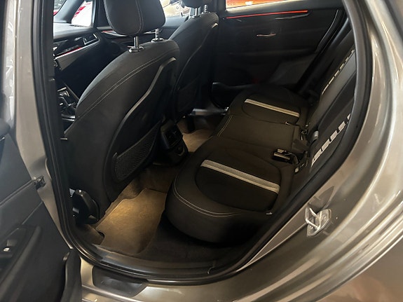 BMW 218d 7 of 8