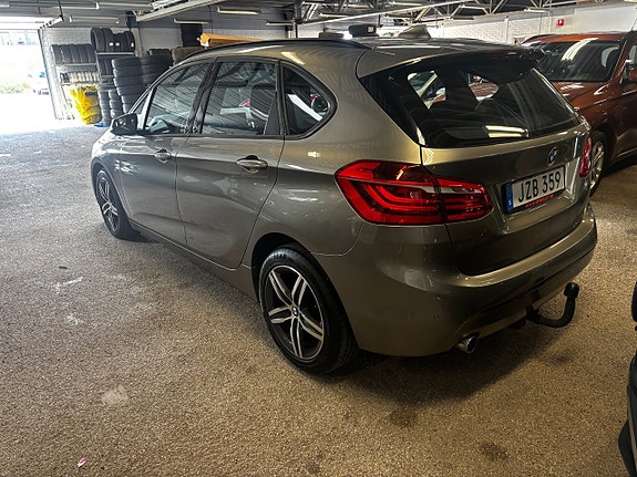 BMW 218d 3 of 8