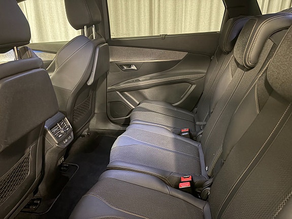 Peugeot 5008 5 of 17