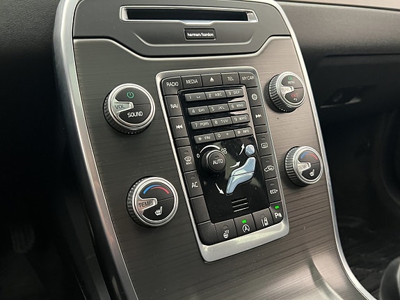 Volvo XC70 23 of 30