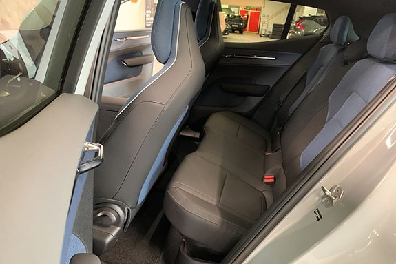 Volvo EX30 13 of 18