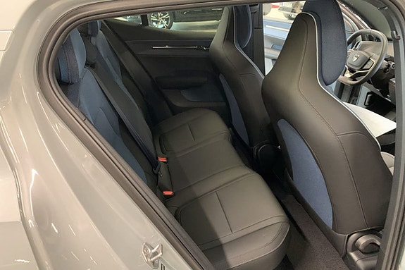 Volvo EX30 14 of 18