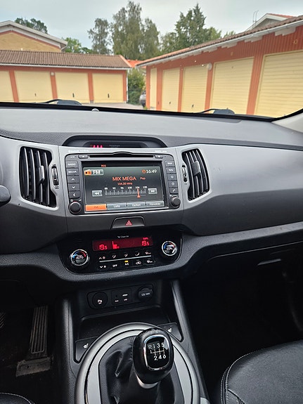 Kia Sportage 2 of 4