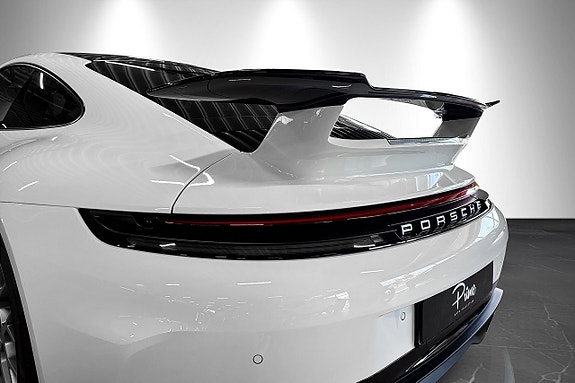 Porsche 911 Carrera 11 of 25