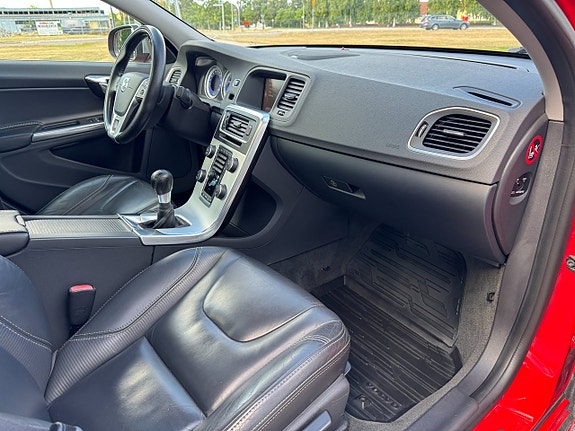 Volvo S60 15 of 19