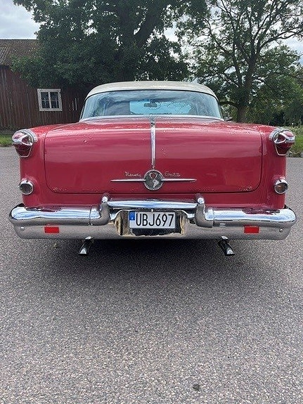 Oldsmobile Ninety-Eight 3 of 8