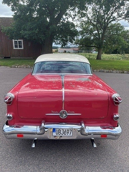 Oldsmobile Ninety-Eight 2 of 8