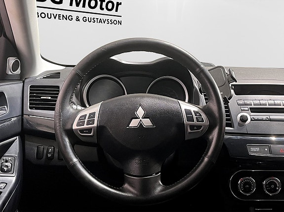 Mitsubishi Lancer 13 of 18