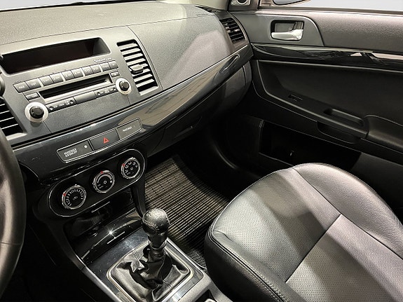 Mitsubishi Lancer 14 of 18