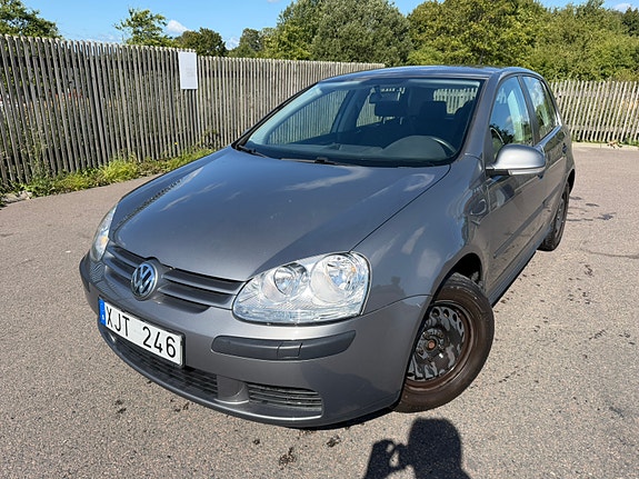 Volkswagen Golf V 2 of 12