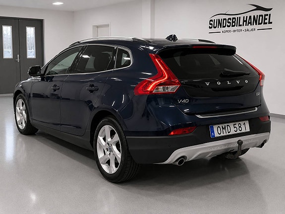 Volvo V40 Cross Country 3 of 21