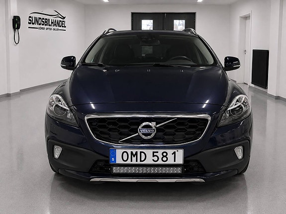 Volvo V40 Cross Country 2 of 21