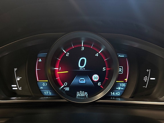 Volvo V40 Cross Country 17 of 21