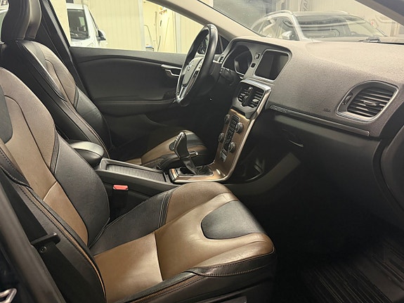 Volvo V40 Cross Country 5 of 21