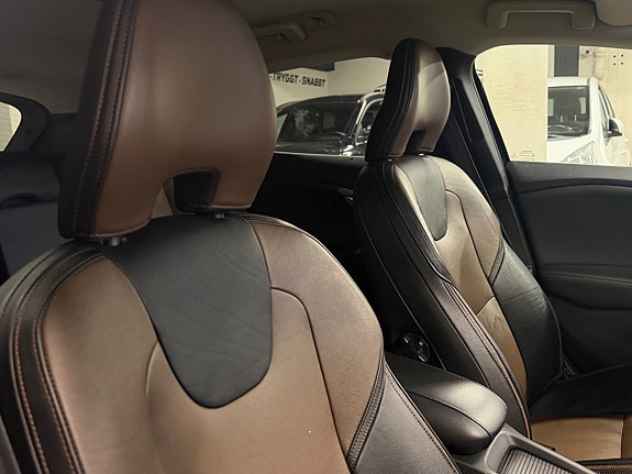 Volvo V40 Cross Country 8 of 21