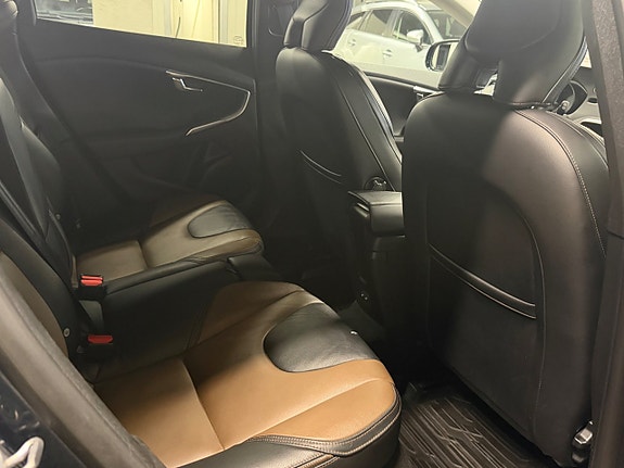Volvo V40 Cross Country 10 of 21