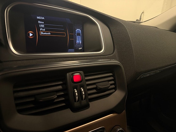 Volvo V40 Cross Country 13 of 21