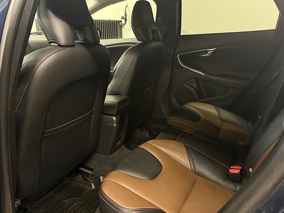Volvo V40 Cross Country 9 of 21