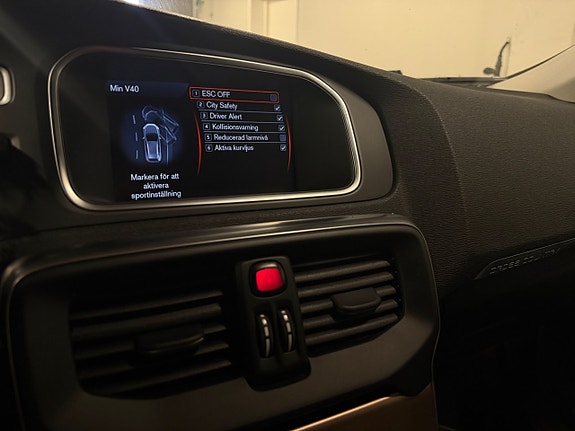 Volvo V40 Cross Country 14 of 21