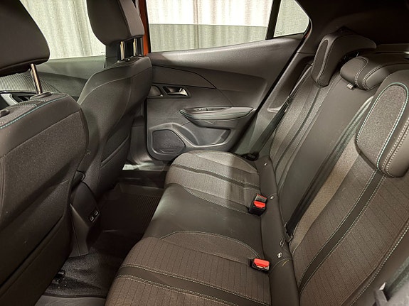 Peugeot e-2008 7 of 15