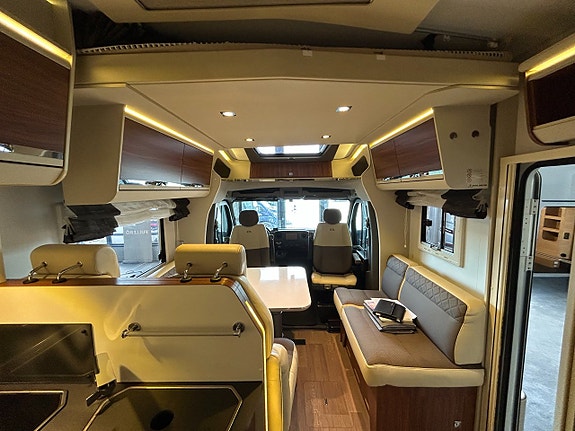 Adria Matrix Supreme M 687 SLT / Automat / Alde / Taksäng / AC / Kamkedja 19 of 26