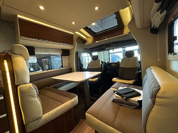 Adria Matrix Supreme M 687 SLT / Automat / Alde / Taksäng / AC / Kamkedja 6 of 26