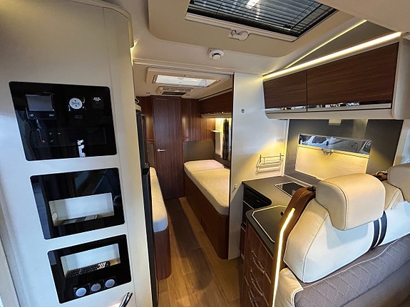 Adria Matrix Supreme M 687 SLT / Automat / Alde / Taksäng / AC / Kamkedja 10 of 26