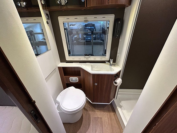 Adria Matrix Supreme M 687 SLT / Automat / Alde / Taksäng / AC / Kamkedja 12 of 26