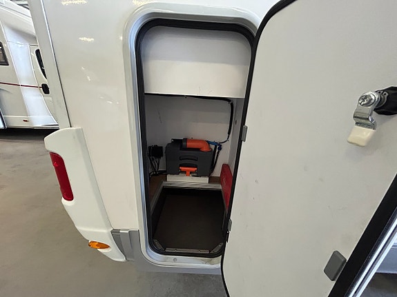 Adria Matrix Supreme M 687 SLT / Automat / Alde / Taksäng / AC / Kamkedja 24 of 26