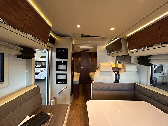 Adria Matrix Supreme M 687 SLT / Automat / Alde / Taksäng / AC / Kamkedja 9 of 26