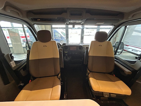 Adria Matrix Supreme M 687 SLT / Automat / Alde / Taksäng / AC / Kamkedja 8 of 26