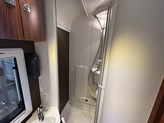 Adria Matrix Supreme M 687 SLT / Automat / Alde / Taksäng / AC / Kamkedja 13 of 26