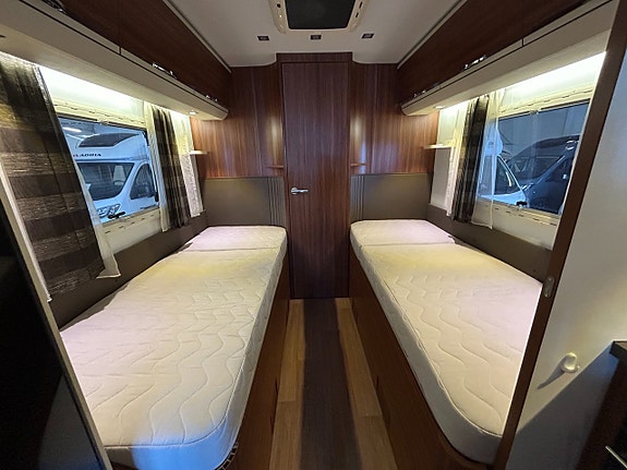 Adria Matrix Supreme M 687 SLT / Automat / Alde / Taksäng / AC / Kamkedja 11 of 26