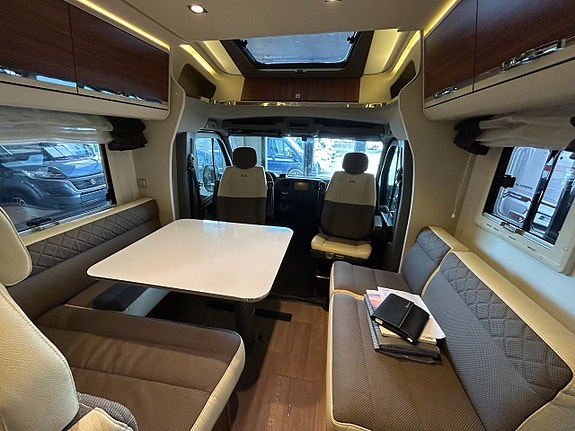 Adria Matrix Supreme M 687 SLT / Automat / Alde / Taksäng / AC / Kamkedja 7 of 26