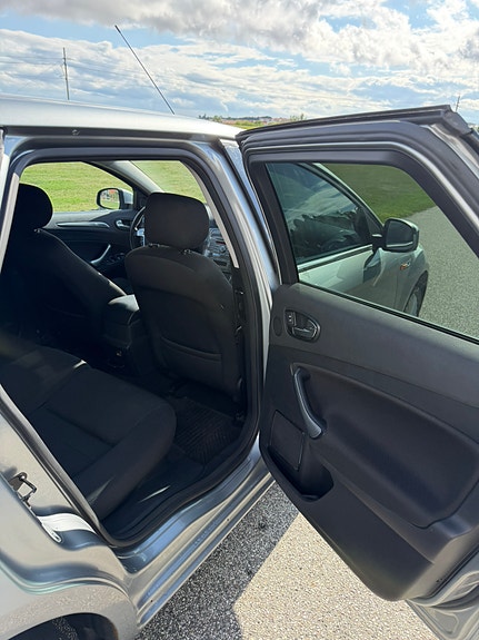 Ford Mondeo 14 of 18