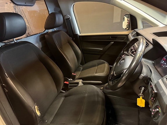 Volkswagen Caddy Maxi 12 of 16
