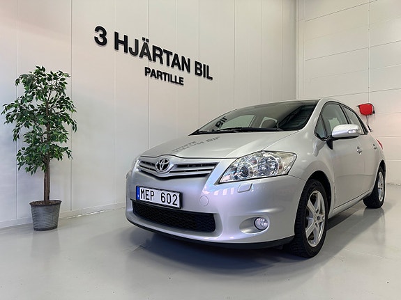Toyota Auris 2 of 23