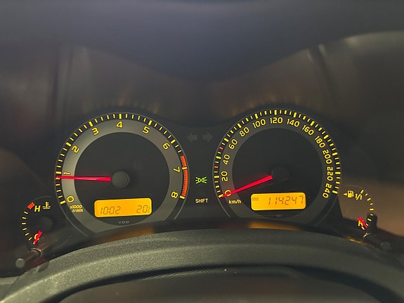 Toyota Auris 12 of 23