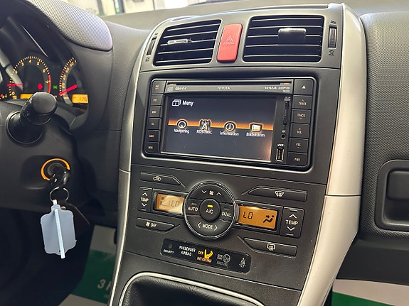 Toyota Auris 21 of 23