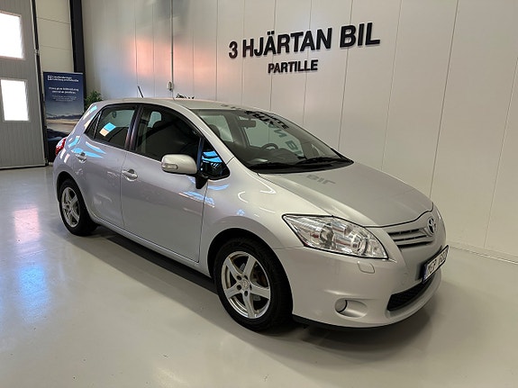 Toyota Auris 7 of 23
