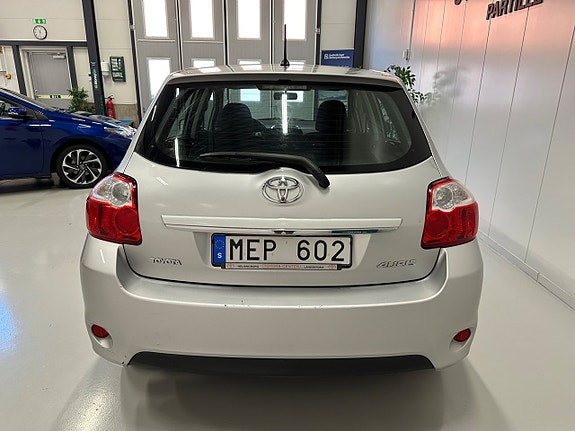 Toyota Auris 5 of 23