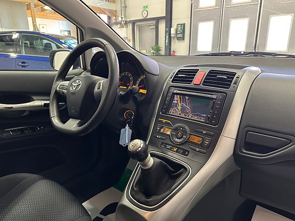 Toyota Auris 15 of 23