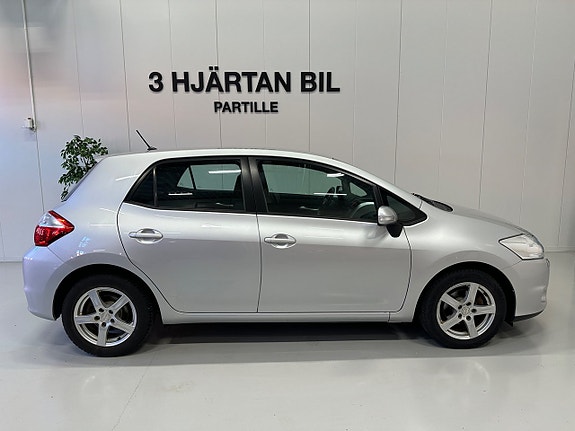 Toyota Auris 6 of 23