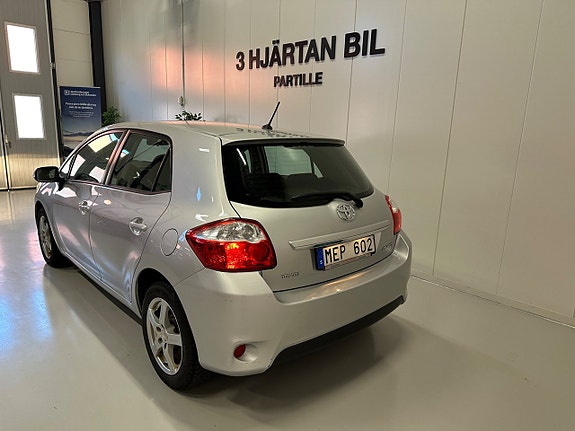 Toyota Auris 8 of 23