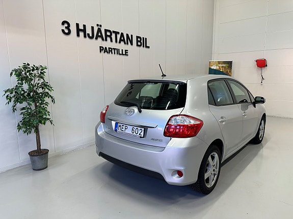 Toyota Auris 4 of 23