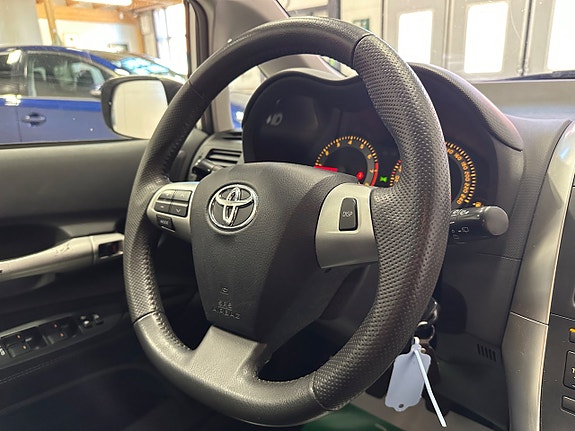 Toyota Auris 14 of 23