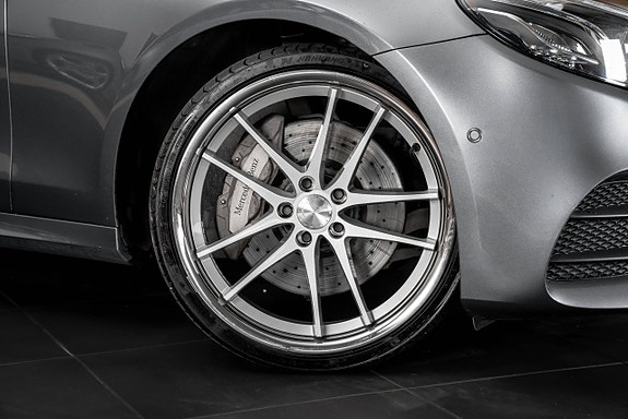 Mercedes-Benz E400 3 of 25