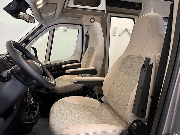 Adria COMPACT SUPREME SC *QUEENBÄDD* 450 mil 5 of 19