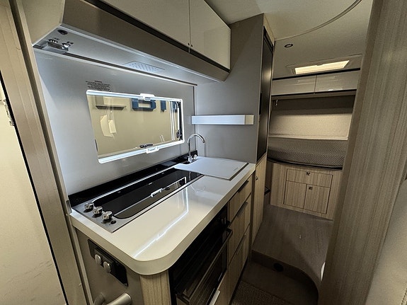 Adria COMPACT SUPREME SC *QUEENBÄDD* 450 mil 10 of 19