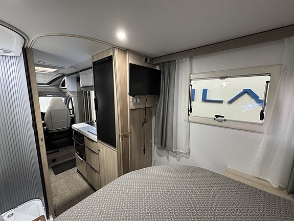Adria COMPACT SUPREME SC *QUEENBÄDD* 450 mil 13 of 19